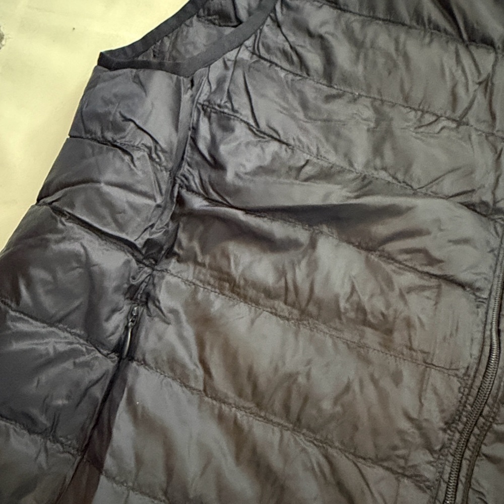 Black Puffer Lightweight Puffer Vest size Small NWOT - Picture 4 of 6